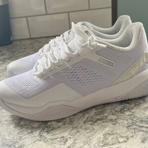 Moolah Neovolt Low Women's White Athletic Basketball Sneakers